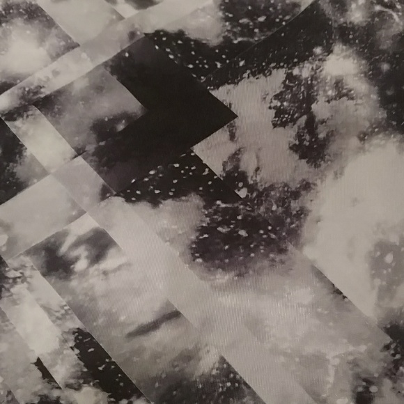 Onzie Capri Leggings - Picture 2 of 3